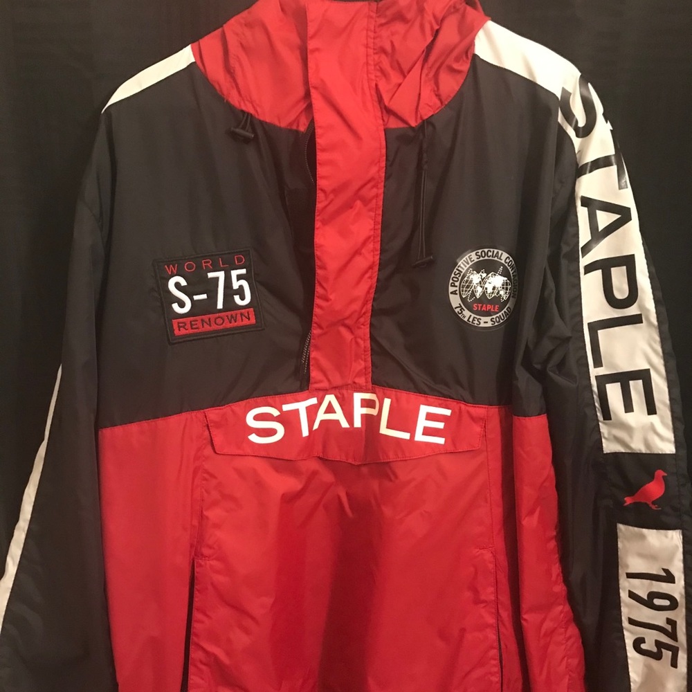 Staples Nylon pullover
